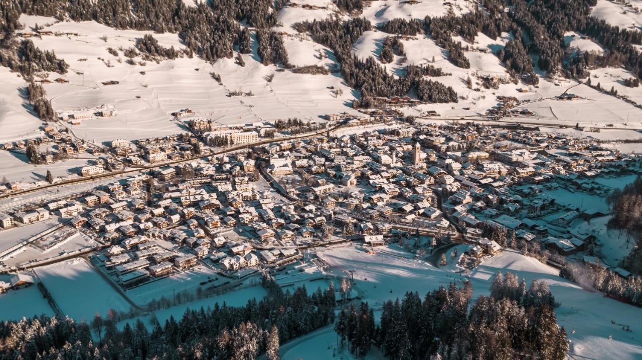 Hotel Villa Waldheim San Candido Exterior photo